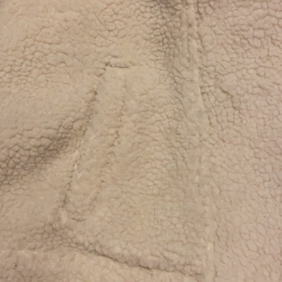 Size large Sherpa jacket from old navy. Open to offers! - Picture 4 of 10
